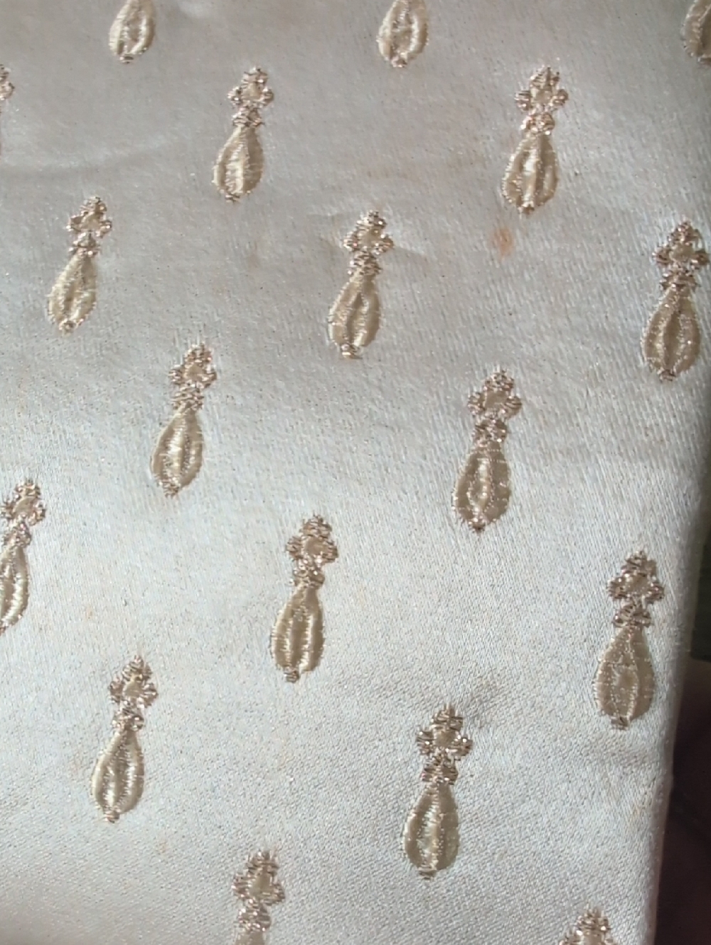 Elegant Embroidered Gold Satin Evening Clutch with Gold Chain & Coin Purse - Picture 14 of 14